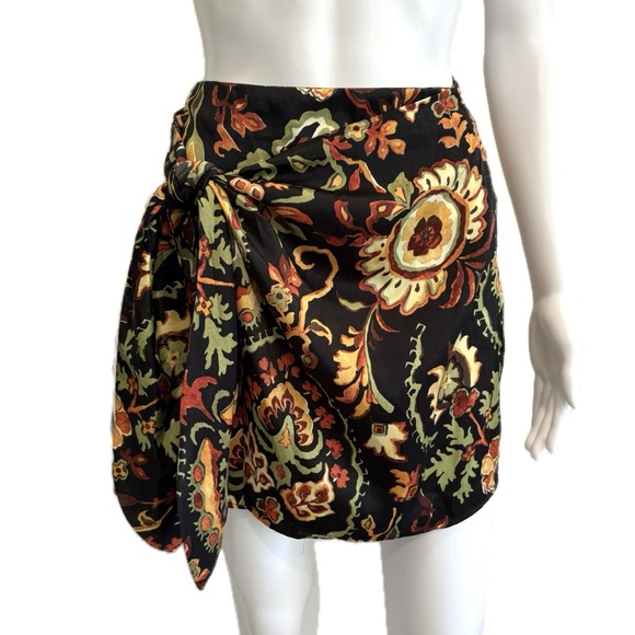 Zara Dresses & Skirts - Zara Black and Orange Floral Mini Skirt